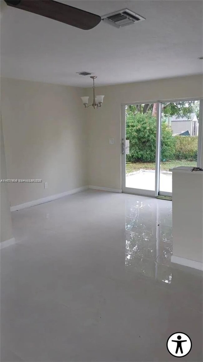 Foto del edificio - 3384 NW 18th Ct