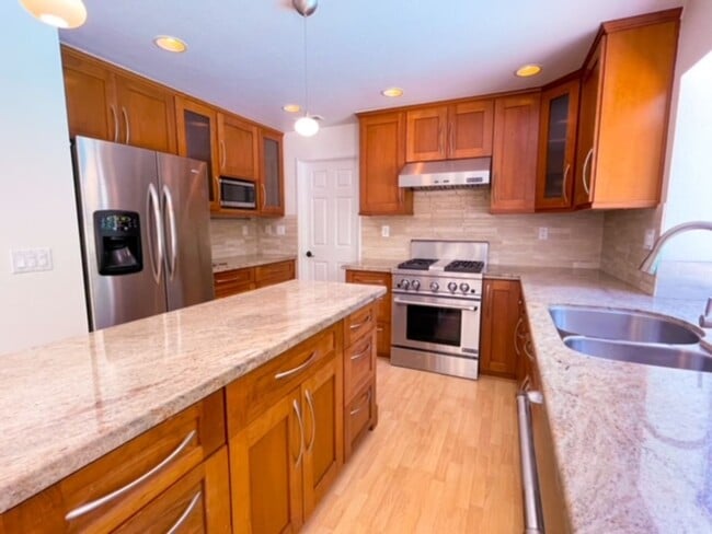 Building Photo - Orange - 4 Bed House for Lease - Pool & Sp...
