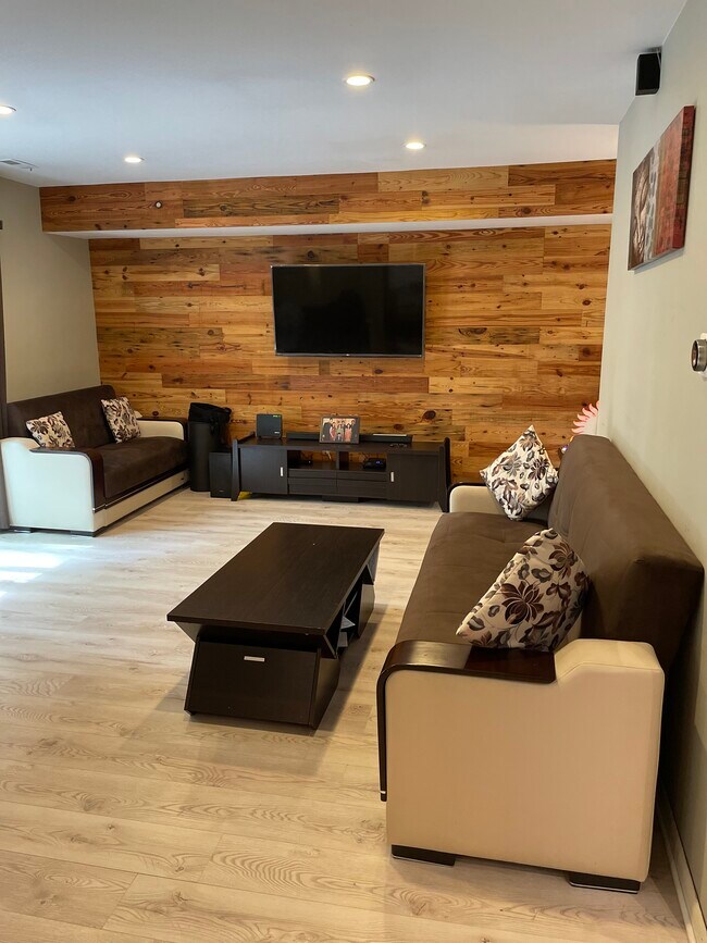 Hall/ family living room - 34 Hickory Hollow Ct