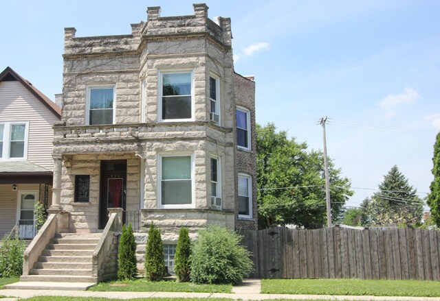 Primary Photo - 825 Beloit Ave