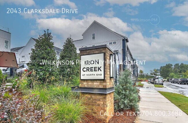 Foto del edificio - 2043 Clarksdale Dr