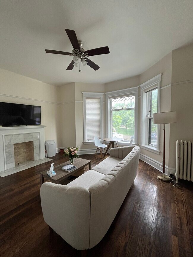Foto del edificio - 1359 E 57th St