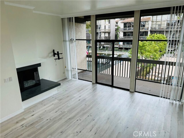Building Photo - 8216 Marina Pacifica Dr N