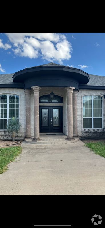 Building Photo - 420 W Palm Dr