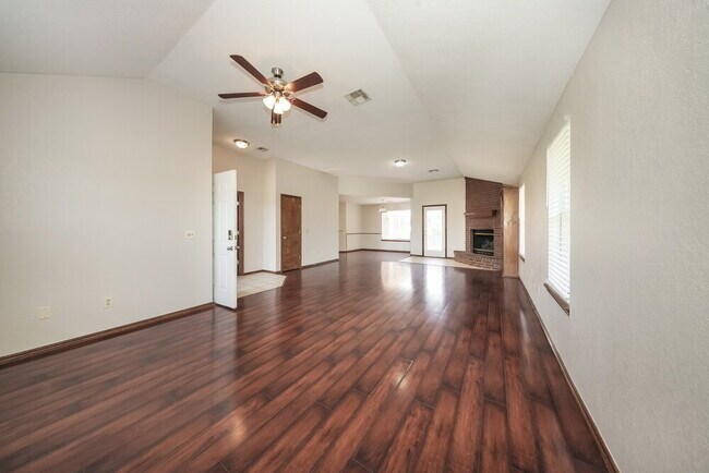 Foto del edificio - 329 Ridge Bluff Dr