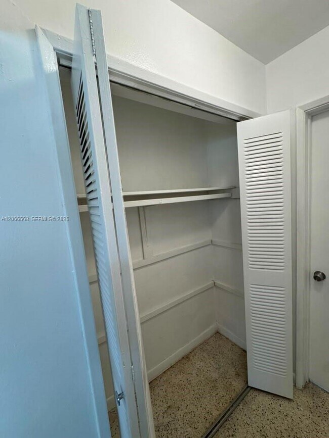 Foto del edificio - 735 W 15th St