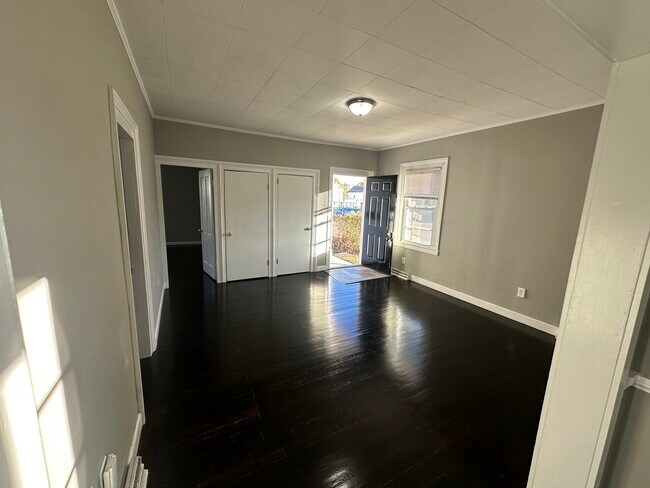 Building Photo - 112-114 N Colony