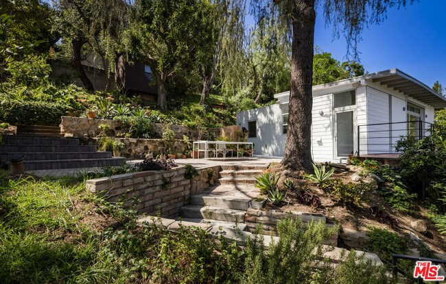 Foto del edificio - 631 Cross Ave