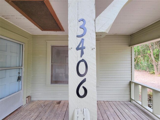 Building Photo - 3406 De Soto St