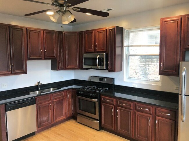 Foto del edificio - 3351 N Lawndale Ave