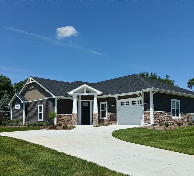 Front Of Home - 1634 S County Farm Rd