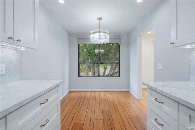 Building Photo - 10331 Riverside Drive Apt #103, Los Angele...