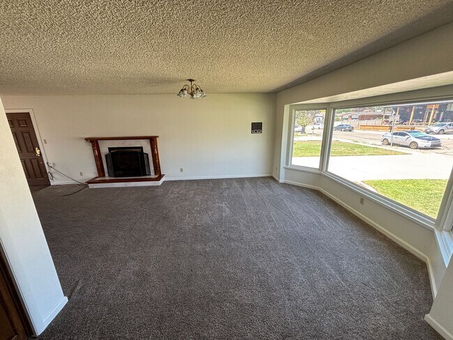 Building Photo - Nice Rambler home with a finished basement in desirable neighborhood