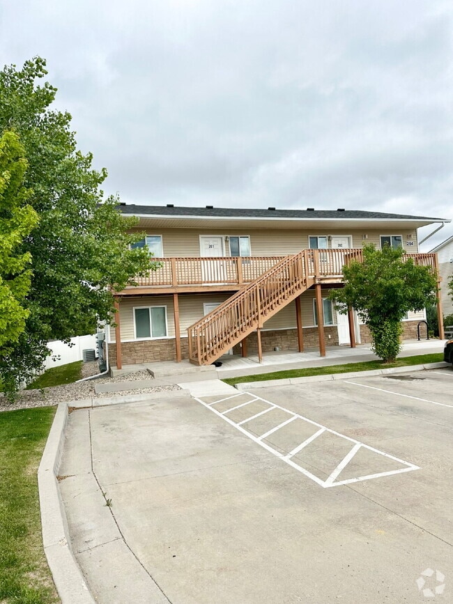 Building Photo - 204 Hunters Way