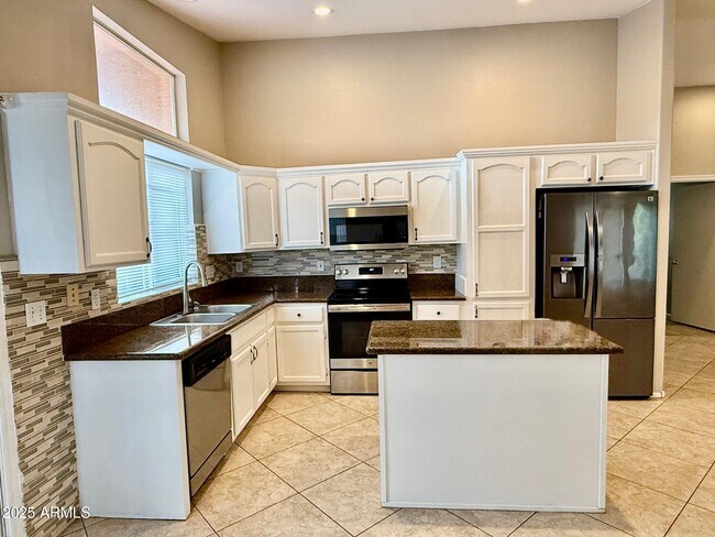 Foto del edificio - 2327 E Winchester Pl