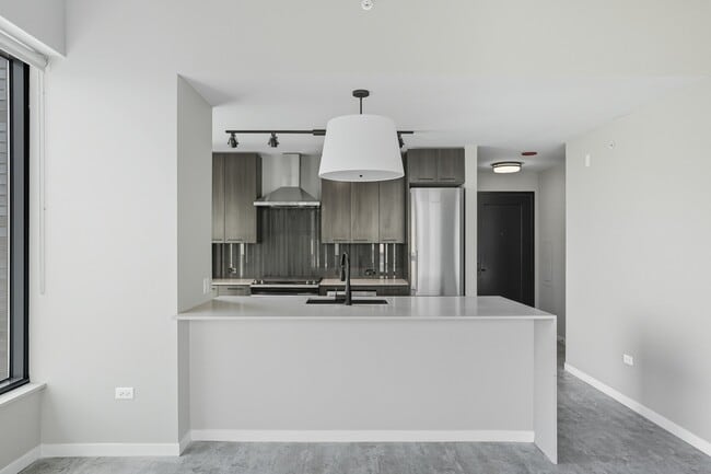 Building Photo - 931 W Washington Blvd