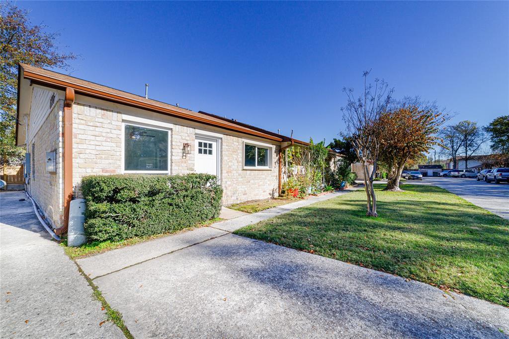 Primary Photo - 1716 Crestdale Dr