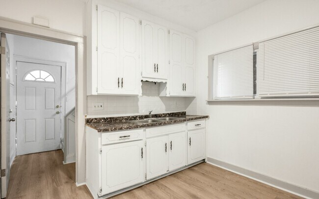 Foto del edificio - 1554 Larchmont Rd