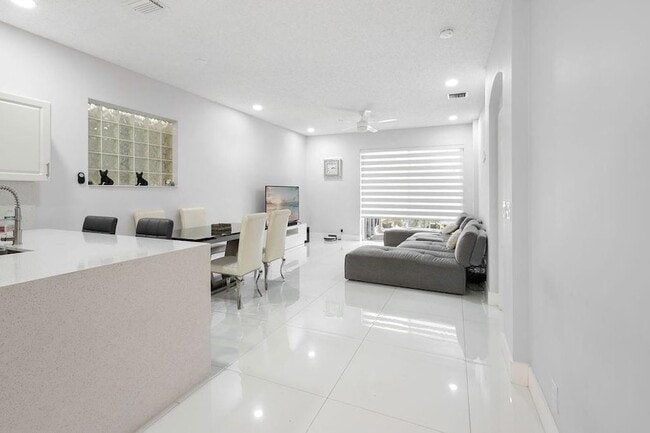 Foto del edificio - 4812 NW 19th St