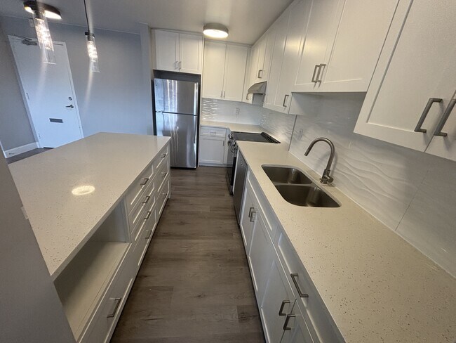 Photo du bâtiment - 1061 Queen's Blvd