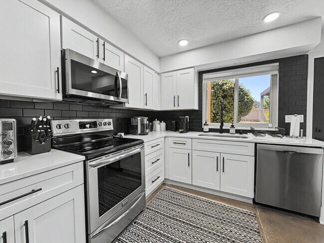 Foto del edificio - 9608 Merion Cir NE