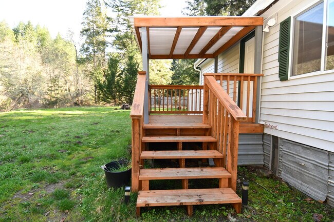 Building Photo - 2120 Little River Rd