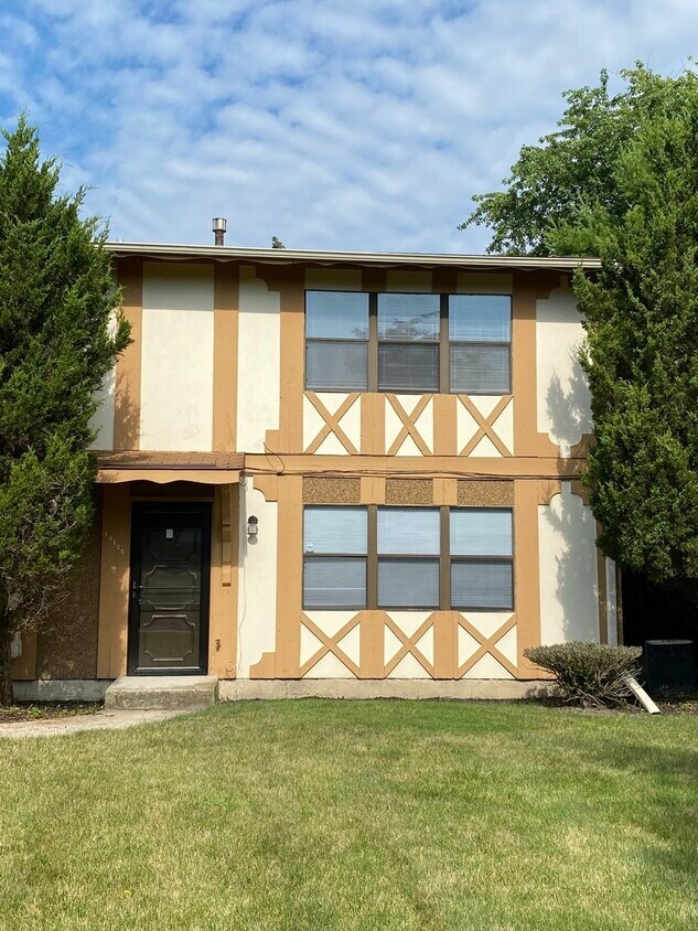 19125 Pine Dr, Country Club Hills, IL 60478 Townhome Rentals in