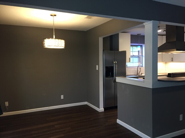 Modern Design with good flow - 6563 Calmont Avenue