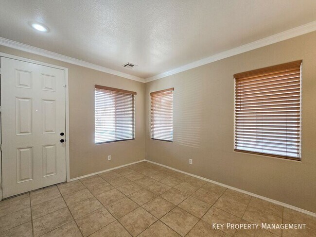 Foto del edificio - 5431 W Hasley Canyon Ave