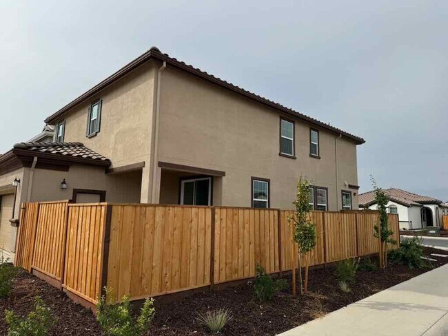 Foto del edificio - Brand New Home in Elk Grove. 4 Bed/3Bath