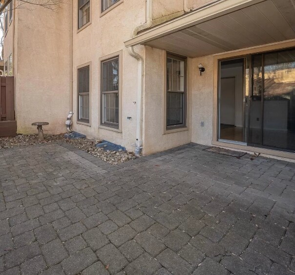 Building Photo - 704 Weatherstone Dr