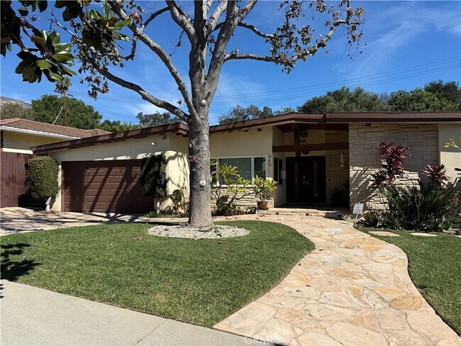 Foto del edificio - 940 Crestview Dr