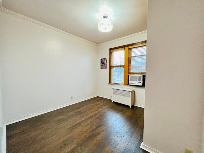 Building Photo - 1722 Avenue V