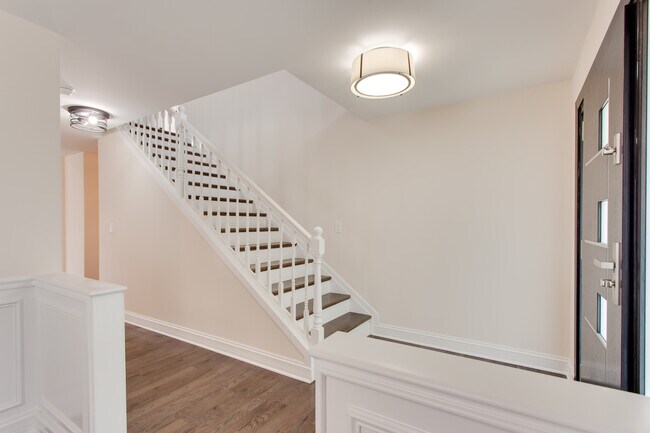 Foto del edificio - 1673 Bloomingdale Rd