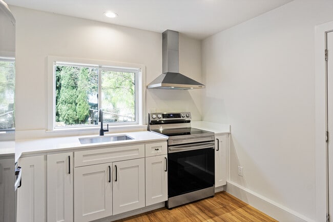 Building Photo - 2820 19th Ave S