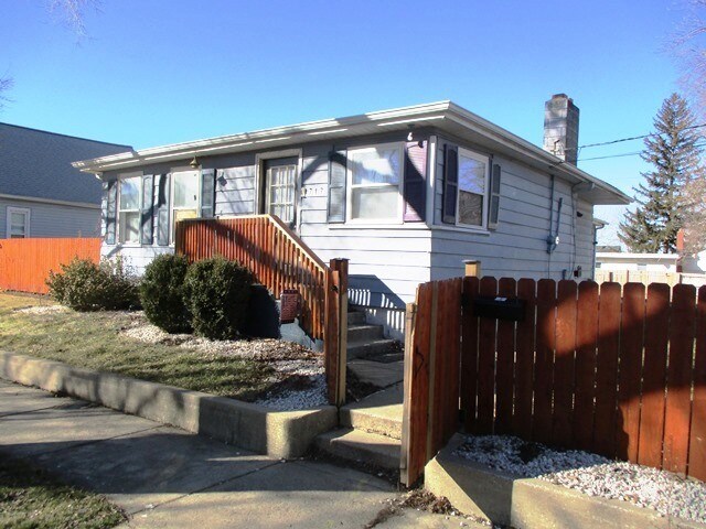 Primary Photo - 717 W Walnut St
