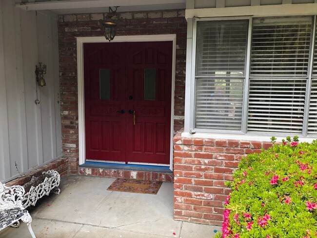 Foto del edificio - Private 4 Bedroom / 2 Bath Orinda Rancher
