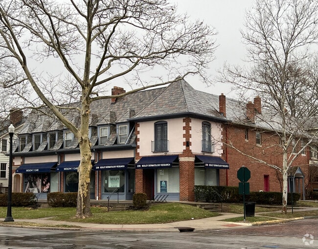 Building Photo - 1/2 E Main St