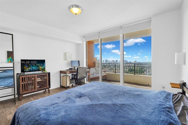 Building Photo - 3232 SW 22nd Terrace