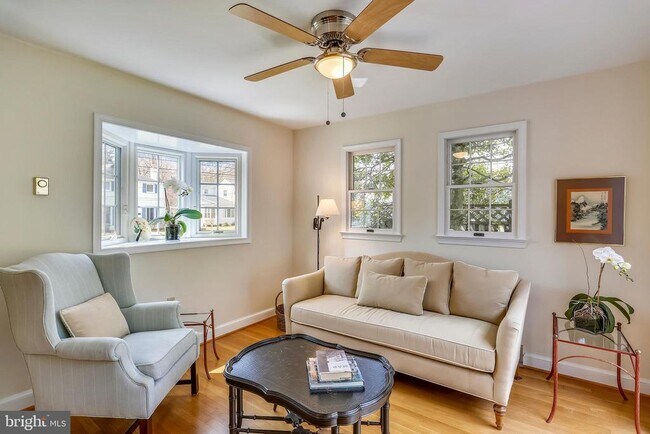 Foto del edificio - 5009 Malden Dr