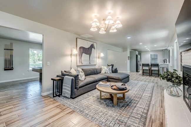 Building Photo - 11 N Pecan Dr