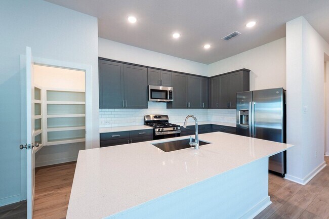 Foto del edificio - 16903 Solomons Plume Ln