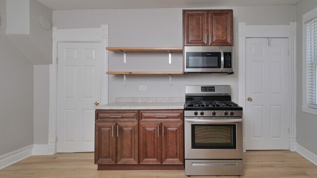 Foto del edificio - 1917 S May St