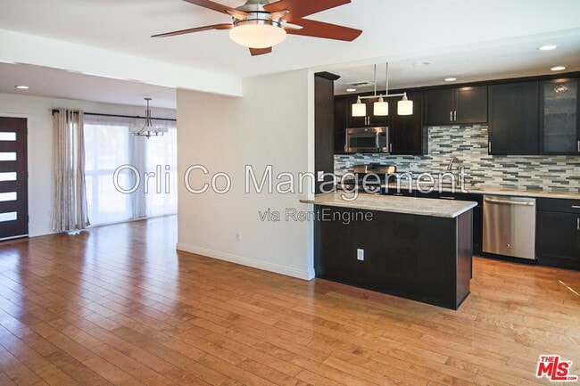 Foto del edificio - 10056 Mason Ave