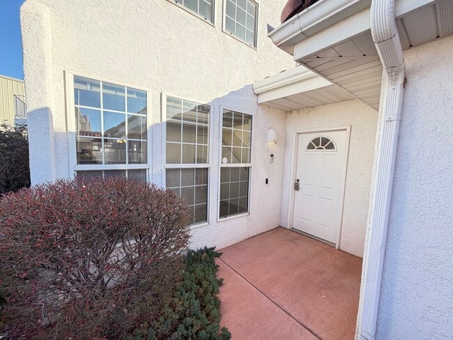 Building Photo - 1200 Glen Canyon Dr