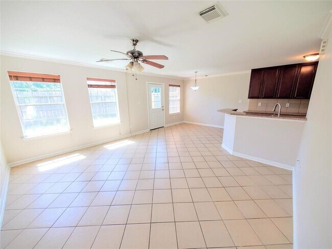 Foto del edificio - 6007 Shelbourne Park Ln