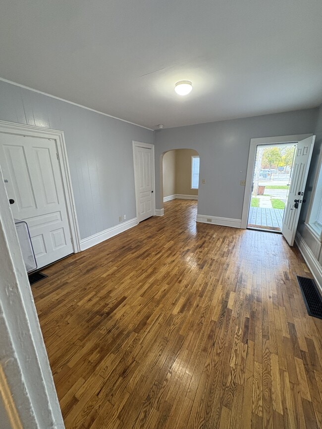 Building Photo - 904 Linden Grove Ave