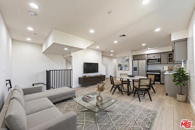 Foto del edificio - 5434 Romaine St