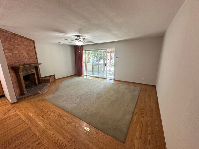 Foto del edificio - 4 Bed 2 Bath Single Family Home In Alamo