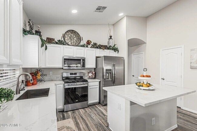 Foto del edificio - 16242 W Maui Ln